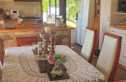 Mount Beauty Cottage | Cozy rustic cottage central to Mt Beauty.Stone fireplace,off street parking .