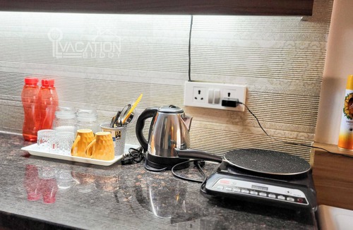 Greater Noida Apartment | Cozy Studio in Amazing Greater Noida with AC, Wi-Fi