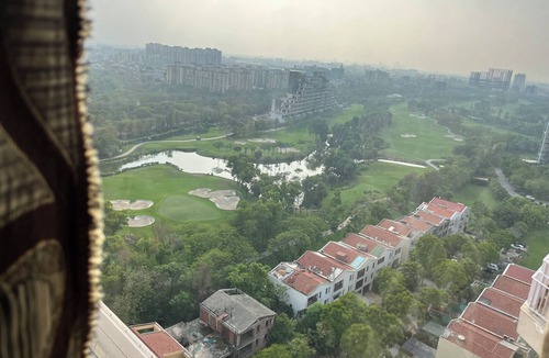 Jaypee Greens Apartment | Cozy studio in welcoming Greater Noida with WiFi, AC