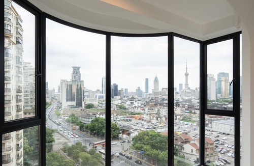 Zhabei Apartment | CozyLand - 5min to Yuyuan Garden with Shanghai Tower View, Rare 4Bedroom