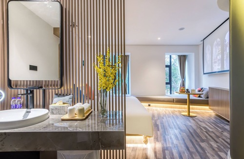 Gongchenqiao Hotel | Cozylife Hotel Canal