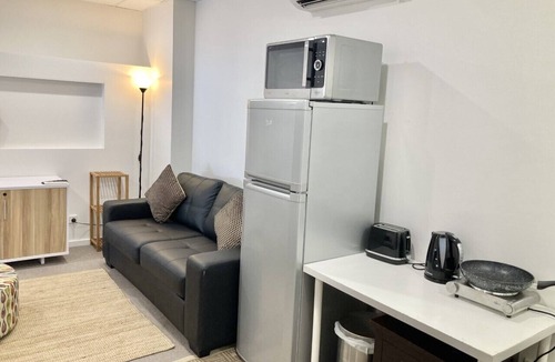 Sydney Apartment | Cronulla CBD Studio Apartment, Minutes to Beach