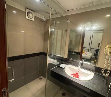 Hoang Mai Hotel | Crown Luxury Hotel