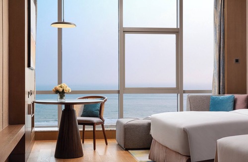 Zhongjie Subdistrict Hotel | Crowne Plaza Beihai Silver Beach by IHG