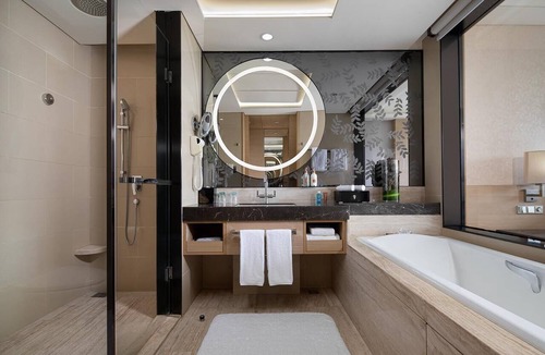 Huadu Hotel | Crowne Plaza Guangzhou Huadu by IHG