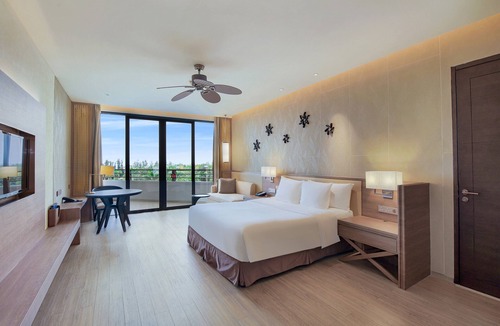 Yangdong District Hotel | Crowne Plaza Hailing Island by IHG
