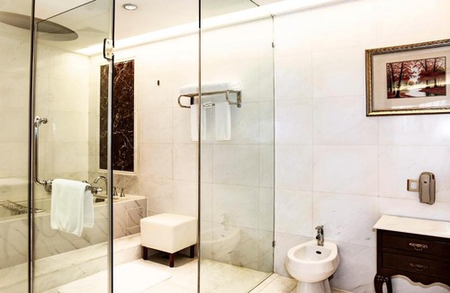 Luohu Hotel | Crowne Plaza Hotel & Suites Landmark Shenzhen by IHG