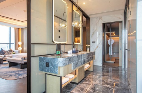 Hecheng District Hotel | Crowne Plaza Huaihua by IHG
