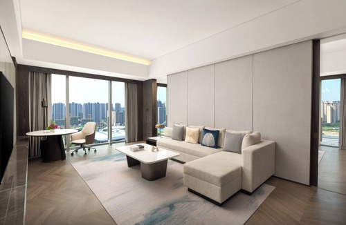 Pengjiang Hotel | Crowne Plaza Jiangmen Binjiang by IHG