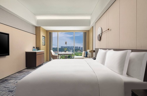 Pengjiang Hotel | Crowne Plaza Jiangmen Binjiang by IHG