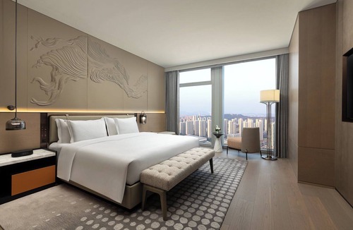 Jingmen Hotel | Crowne Plaza Jingmen by IHG