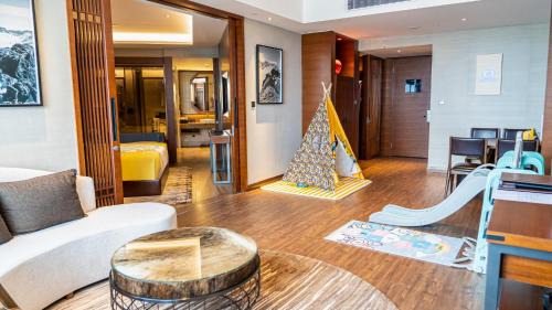 Changbai Mountain North Slope Resort | Crowne Plaza Resort Changbaishan Hot Spring by IHG