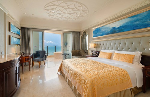 Tianya District Hotel | Crowne Plaza Resort Sanya Bay by IHG