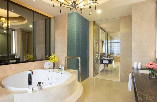 Longgang Hotel | Crowne Plaza Shenzhen Longgang City Centre by IHG