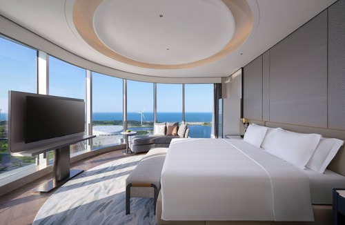 Weihai Hotel | Crowne Plaza Weihai Binhai by IHG