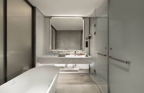 Hongshan Hotel | Crowne Plaza Wuhan Optics Valley by IHG