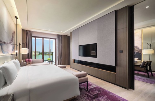 Bin Hu District Hotel | Crowne Plaza Wuxi Lake View by IHG