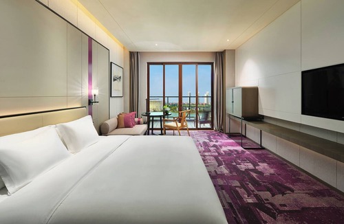 Bin Hu District Hotel | Crowne Plaza Wuxi Lake View by IHG