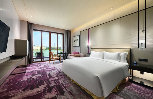 Bin Hu District Hotel | Crowne Plaza Wuxi Lake View by IHG