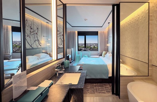 Wuzhen Hotel | Crowne Plaza Wuzhen by IHG