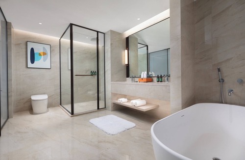 Xiangcheng Hotel | Crowne Plaza Xiangyang Fuchun Lakeside by IHG