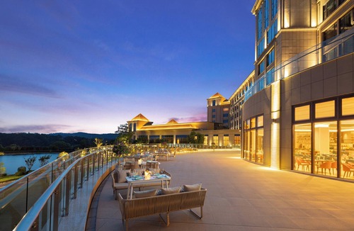 Xiangcheng Hotel | Crowne Plaza Xiangyang Fuchun Lakeside by IHG