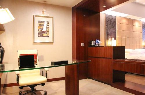 Laishan Hotel | Crowne Plaza Yantai Sea View by IHG
