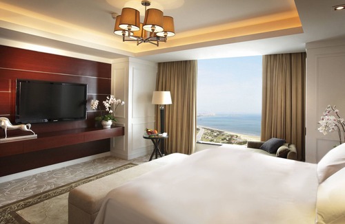 Laishan Hotel | Crowne Plaza Yantai Seaview by IHG