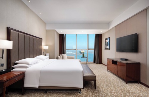 Jingkou District Hotel | Crowne Plaza Zhenjiang by IHG