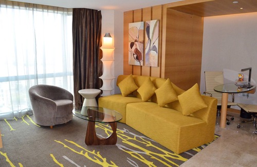 Nanqu Subdistrict Hotel | Crowne Plaza Zhongshan Wing on City by IHG