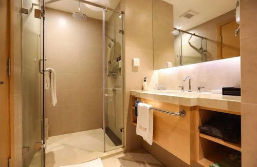 Downtown Hangzhou Hotel | Crystal Hotel Hangzhou West Lake Wulin