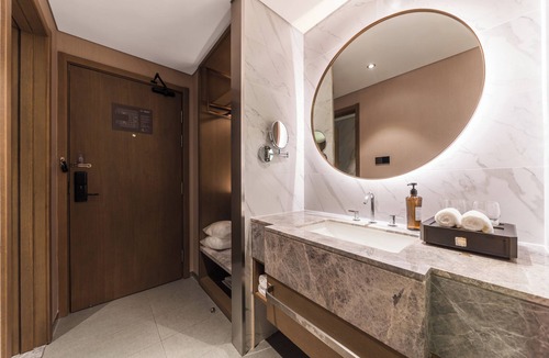 Downtown Shanghai Hotel | Crystal Hotel Shanghai The Bund Yu Garden