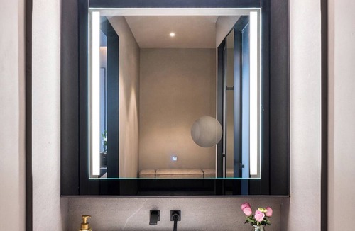 Downtown Hangzhou Hotel | Crystal Orange Hotel Xihu Hubin Intime