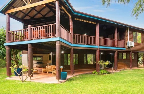 Marybrook House | Crystal Waters- WIFI and Linen included