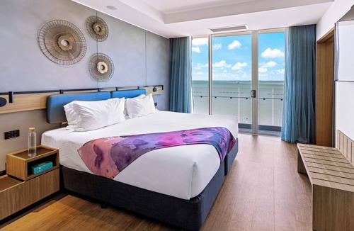 Cairns Central Business District Hotel | Crystalbrook Flynn