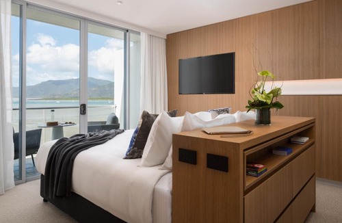 Cairns Central Business District Hotel | Crystalbrook Riley