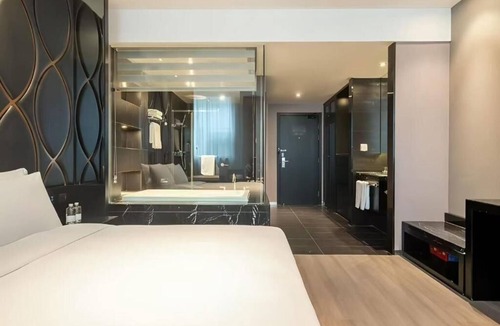 Xuhui Hotel | CrystalOrangeShanghaiCaohejing Hotel