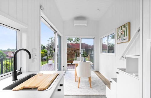 Bridgeman Downs Apartment | Cute 1-Bed Tiny House with Garden in Nature