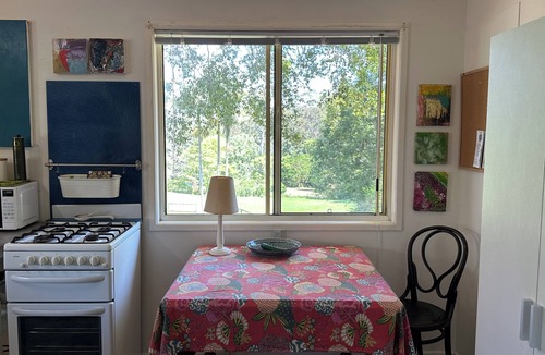 Maleny Cabin | Dads Art Studio