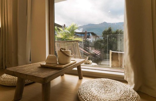 Dali Ancient Town Hotel | Dali Ancient City Pedestrian Street Meishu B & B (Red Longjing Shop)