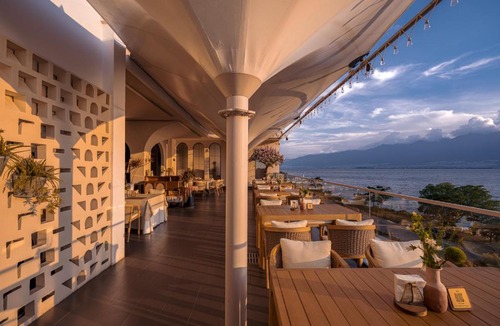 Dali Town Hotel | Dali Azure Hillside Boutique Resort- Wenbi Village - Gourmet Dining & Cocktail Lounge & Complimentary Airport Pick-up for 2 Nights