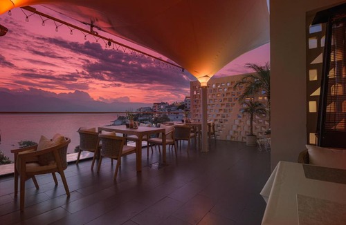 Dali Town Hotel | Dali Azure Hillside Boutique Resort- Wenbi Village - Gourmet Dining & Cocktail Lounge & Complimentary Airport Pick-up for 2 Nights