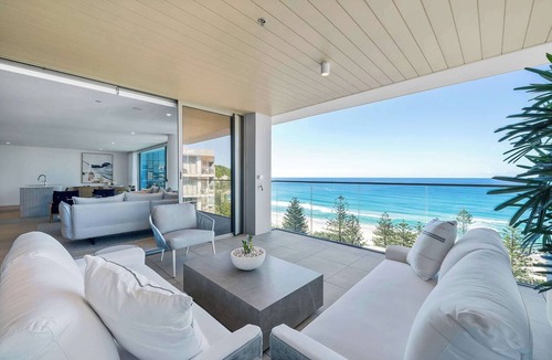 Burleigh Heads Apartment | Dali by Khove