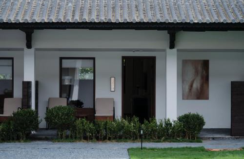 Dali Ancient Town Hotel | Dali Ludi Songfeng Courtyard Homestay (Ancient City South Gate)