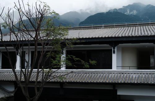 Dali Ancient Town Hotel | Dali Ludi Songfeng Courtyard Homestay (Ancient City South Gate)