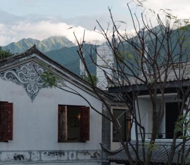 Dali Ancient Town Hotel | Dali Ludi Songfeng Courtyard Homestay (Ancient City South Gate)