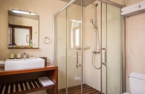 Dali Ancient Town Hotel | Dali Yanyuan Mountain Retreat 大理晏清山居客栈