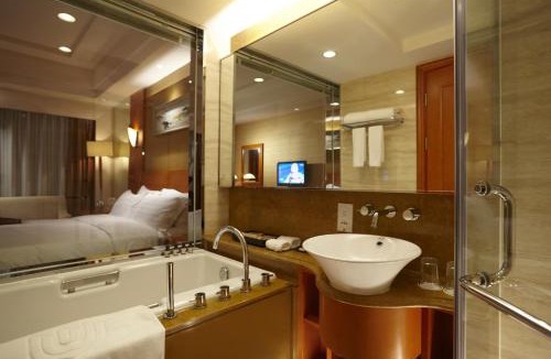 Jinzhou District Hotel | Dalian East Hotel