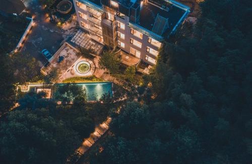 Danxia Hotel | Danxia Mountain Mountain Original Color Homestay