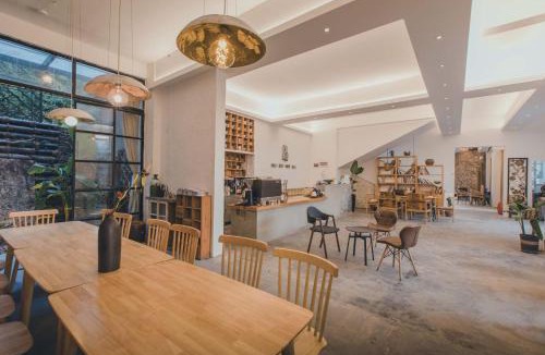 Danxia Hotel | Danxia Mountain Mountain Original Color Homestay